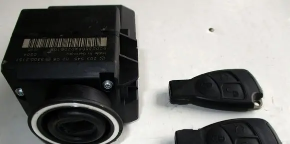 Mercedes-Benz C W203 Ignition lock 2035450208
