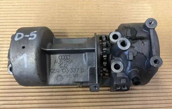 Audi A4 S4 B7 8E 8H Oil pump 059103337B