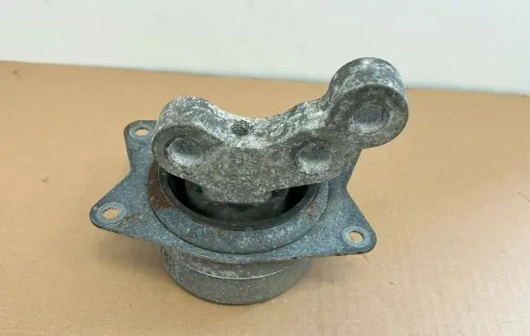 Opel Signum Engine mount bracket 13191541 V046403905