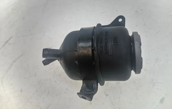 Power steering fluid tank/reservoir