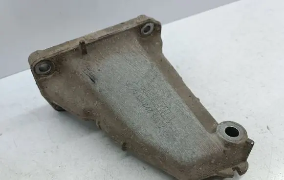 Mercedes-Benz S W220 Engine mounting bracket A1132230304 1132230304