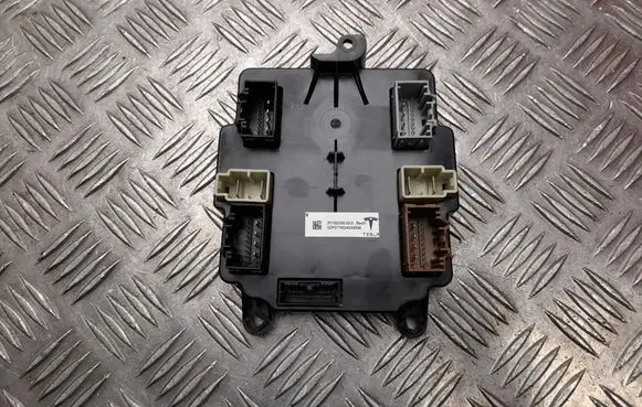 Tesla Model X Door control unit/module 106205600D