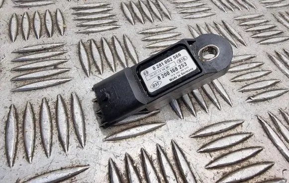 Opel Vivaro Air pressure sensor 8200168253 0281002566