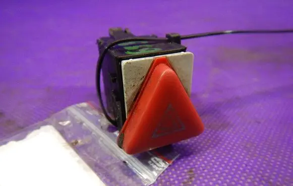 Skoda Fabia Mk1 (6Y) Hazard light switch 