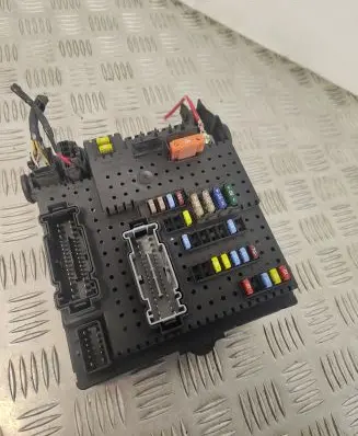Volvo XC70 Fuse module 8688264