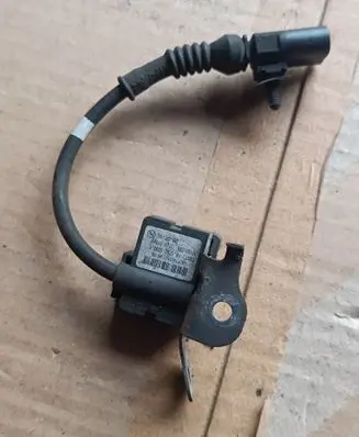 Headlight/headlamp level sensor