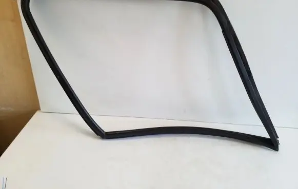 Iveco Daily 5th gen Rubber seal front door window/glass 