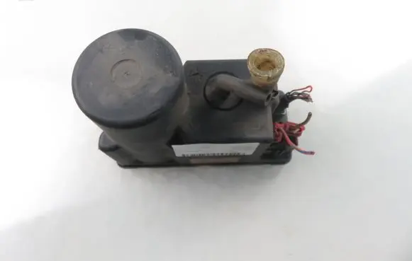 Audi A4 S4 B5 8D Central locking vacuum pump 4A0862257A