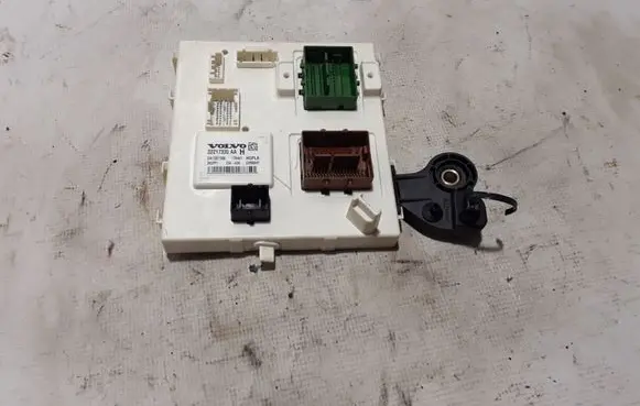 Volvo S90, V90 Fuse module 32217335