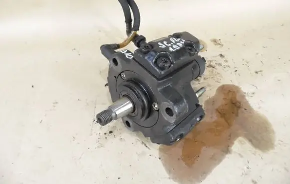 Renault Scenic I Fuel injection high pressure pump 7700111010 0445010018 0281002483