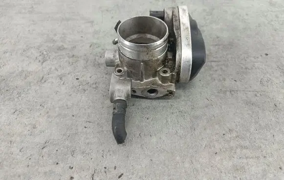 Volkswagen PASSAT B5.5 Throttle body valve 06B133062P