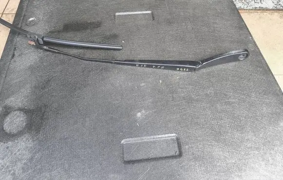 BMW X3 F25 Front wiper blade arm 7213272