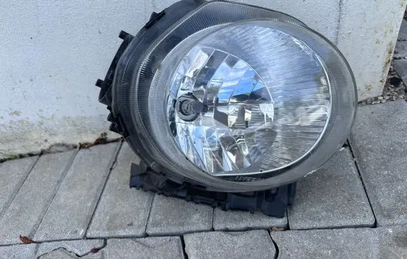 Nissan Juke I F15 Headlight/headlamp