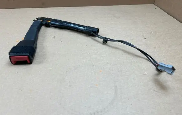 BMW 3 E90 E91 Front seatbelt buckle 7213564