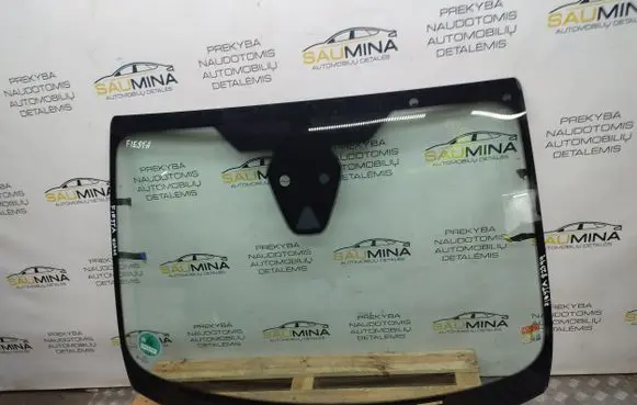 Ford Fiesta Front windscreen/windshield window 