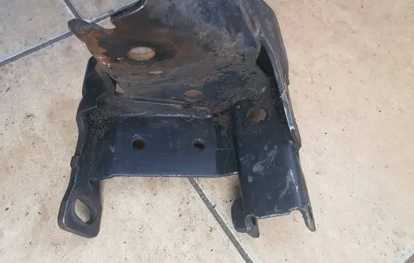 Volkswagen Transporter - Caravelle T4 Gear shift cable bracket 701399267G