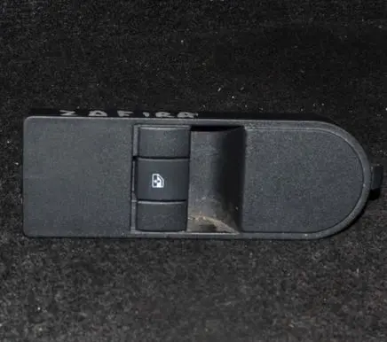 Opel Zafira B Electric window control switch 13228709