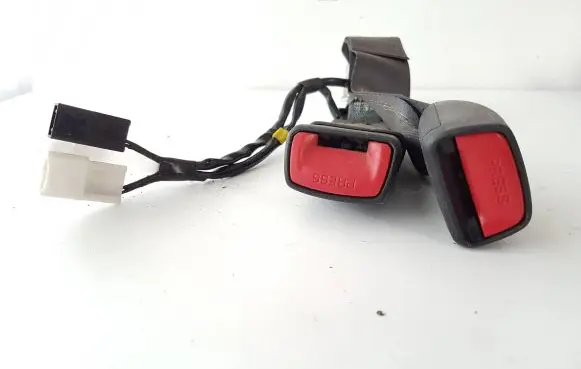 Lexus CT 200H Rear seatbelt buckle E063002 B500
