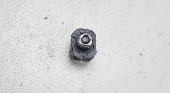 Wing mirror switch