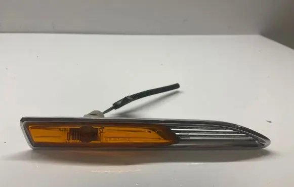 Ford Mondeo MK IV Front fender indicator light 7s7113k354