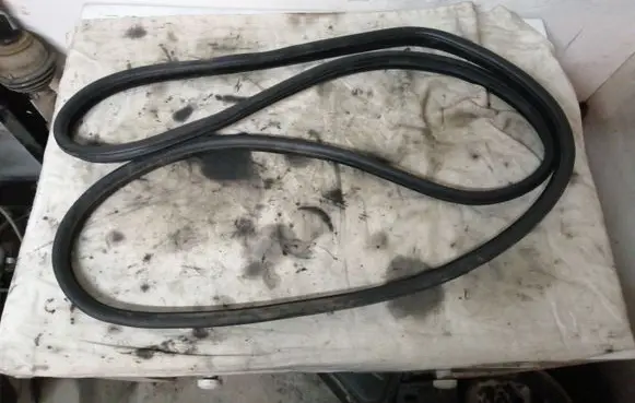 Volvo XC90 Rear door rubber seal (on body) 