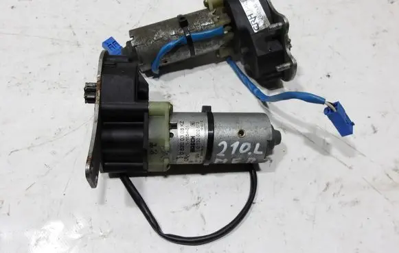 Mercedes-Benz E W210 Seat adjustment motor 2108200308