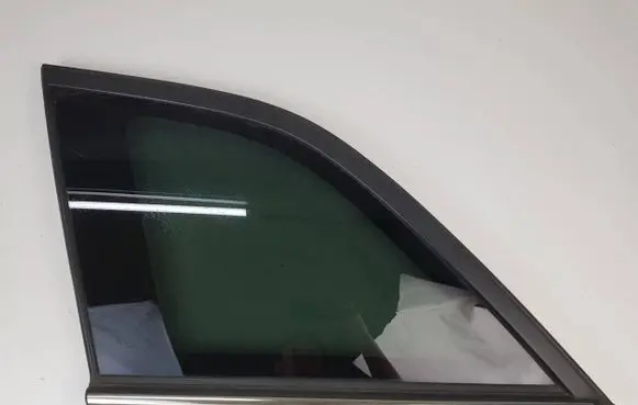 Chrysler Pacifica Rear vent window glass AS303 DOT22 GG6MG34