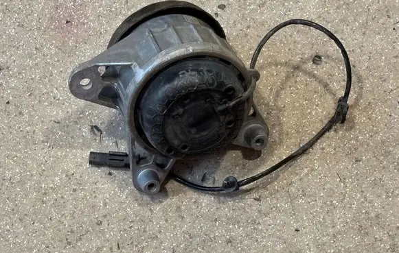 Mercedes-Benz GLE W167 Engine mount bracket A1672407200