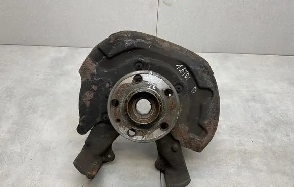 Volkswagen Polo VI Front wheel hub 