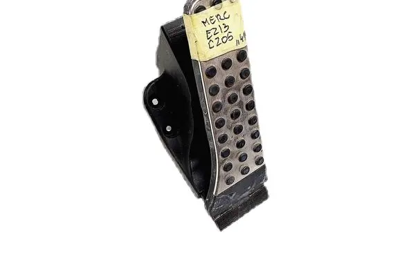 Accelerator throttle pedal
