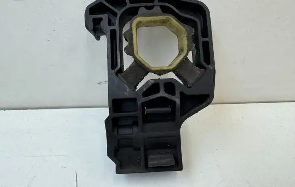 BMW 5 F10 F11 Radiator mount bracket 7575248