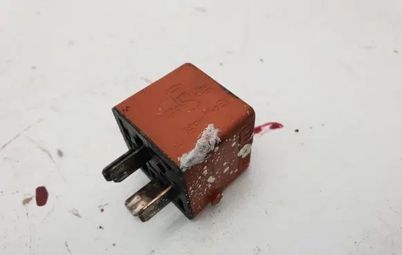 BMW 5 E34 Other relay 0332019456