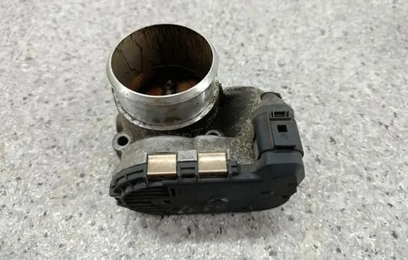 Audi A4 S4 B6 8E 8H Throttle body valve 06B133062M