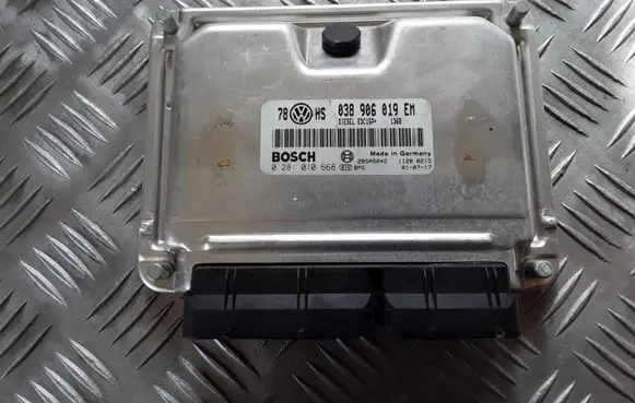 Volkswagen PASSAT B5.5 Engine control unit/module 038906019EM 0281010668 28SA5042