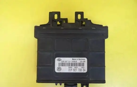Volkswagen Golf III Gearbox control unit/module 01M927733DA