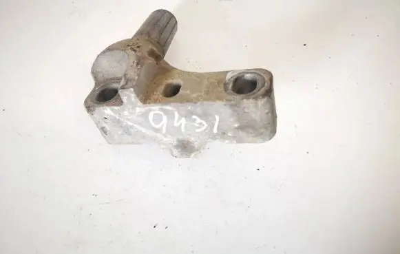 Skoda Octavia Mk1 (1U) Engine mounting bracket