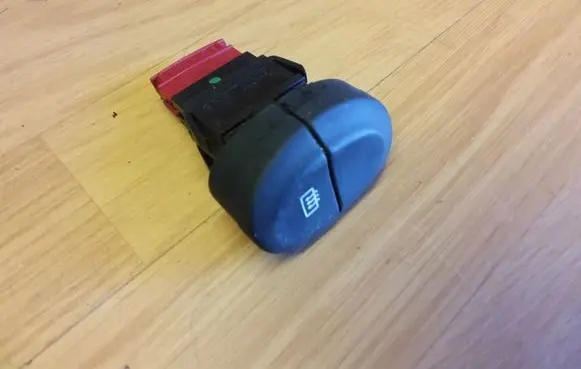 Renault Megane I Windscreen/window heater switch 841243B