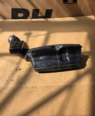 Subaru B9 Tribeca Air filter box 