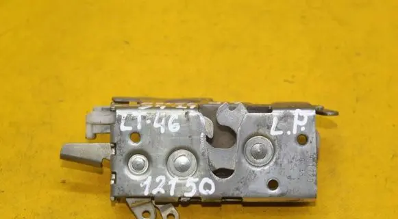 Volkswagen II LT Front door lock 9017200135