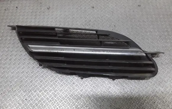 Nissan Almera Tino Front bumper upper radiator grill 62320BU00