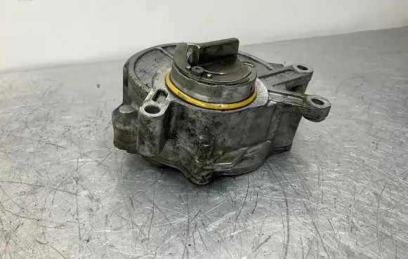 BMW 5 F10 F11 Vacuum pump 8605976 68739010