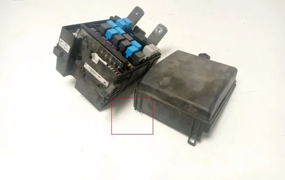 KIA Sportage Fuse module 914353U233