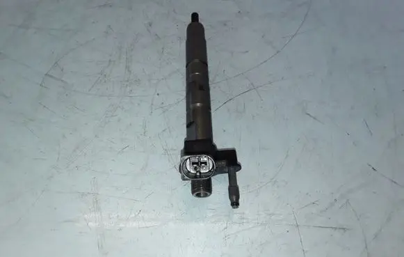 BMW 5 F10 F11 Fuel injector 7805428