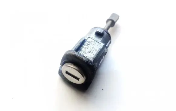 Volkswagen Bora Front door lock (next to the handle) 1u0837167c