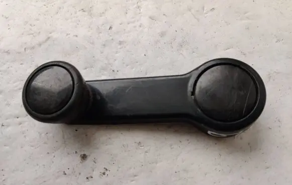 Ford Sierra Front door window winding handle 83BBA23348AB