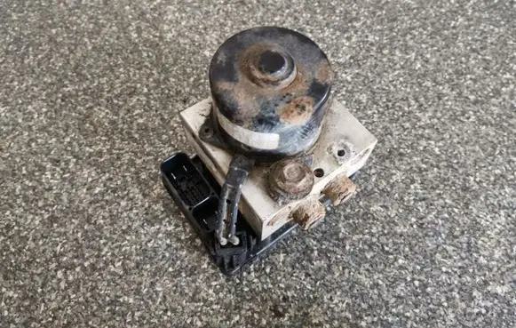 Chrysler Voyager ABS Pump 04686702AA 25094601973