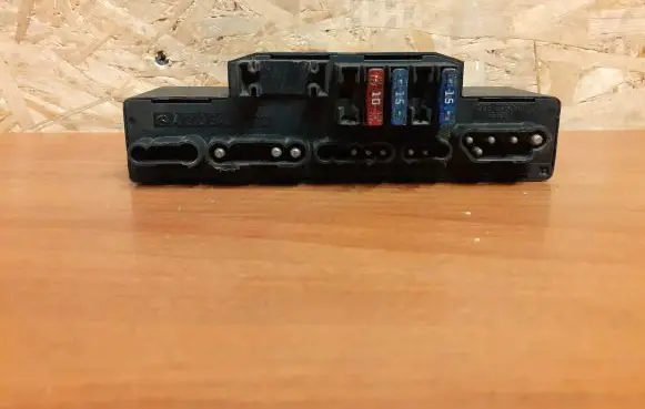 Mercedes-Benz E W210 Fuse module 2530 A2105400372