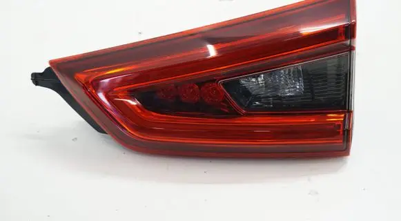 Nissan Qashqai Tailgate rear/tail lights 26550VH55AACR 26550VH55A