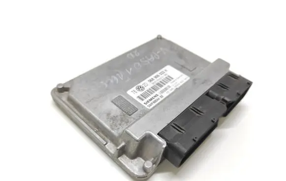 Volkswagen PASSAT B5.5 Engine control unit/module 06B906033H 5WKP40044