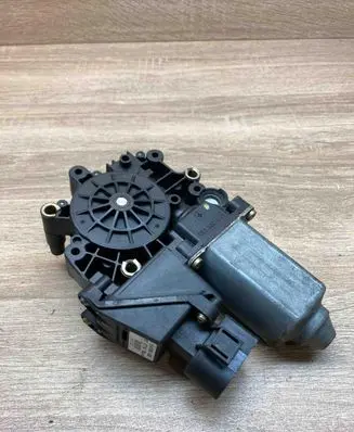 Audi A4 S4 B5 8D Front door window regulator motor 114188100 05071910